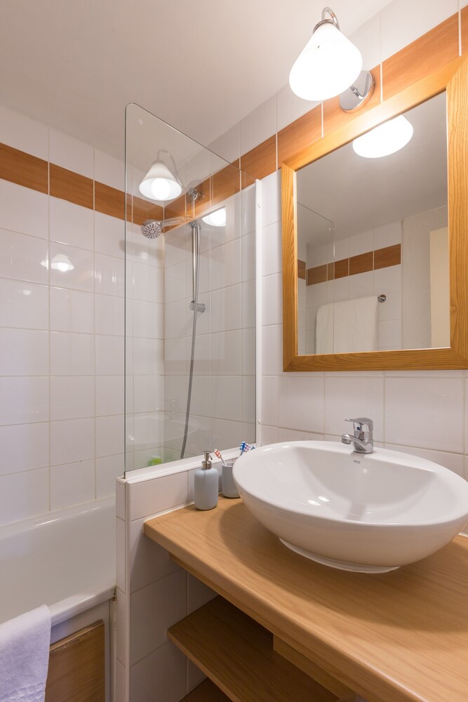 Standard Apartment, 2 Bedrooms (for 5/6 people) - Bathroom