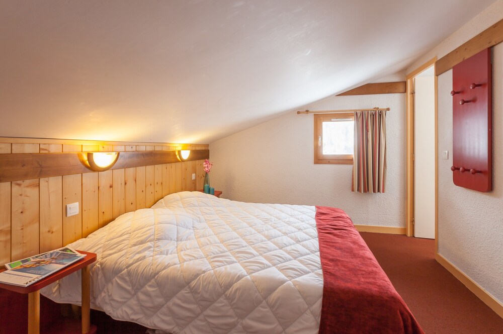 Standard 2 Bedrooms Apartment for 6/7 people - Guestroom