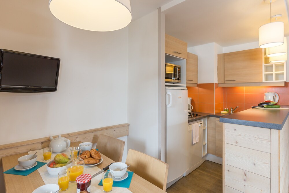 Standard 1 Bedroom Apartment for 4/5 people - In-Room Dining