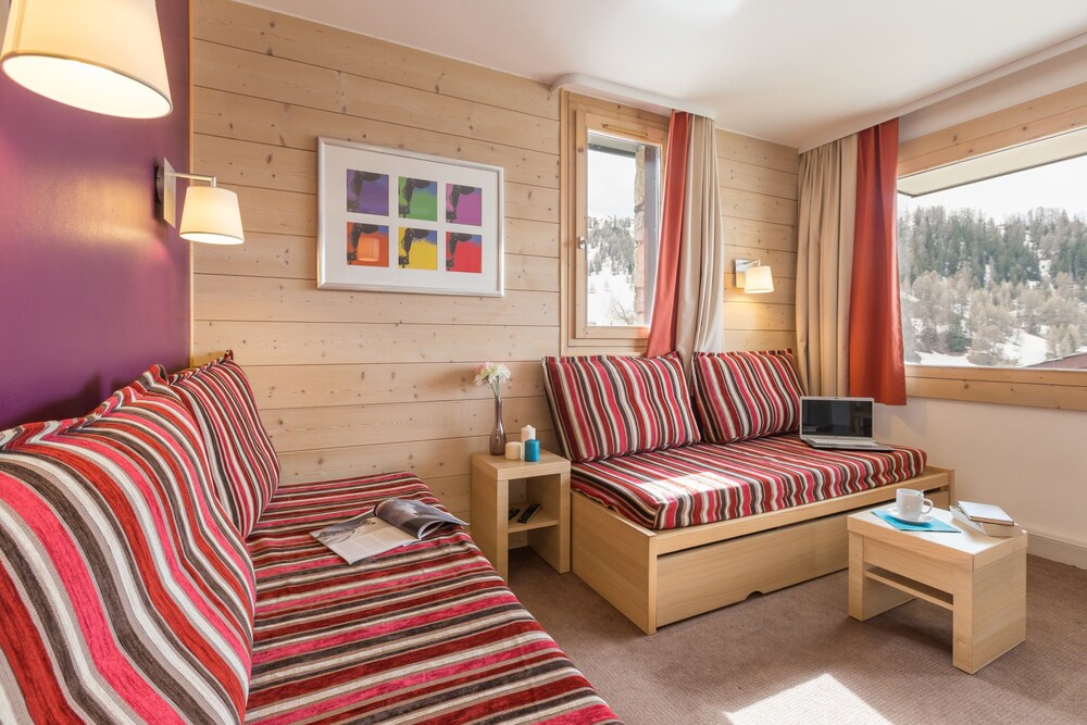 Standard 1 Bedroom Apartment for 4/5 people - Living Area