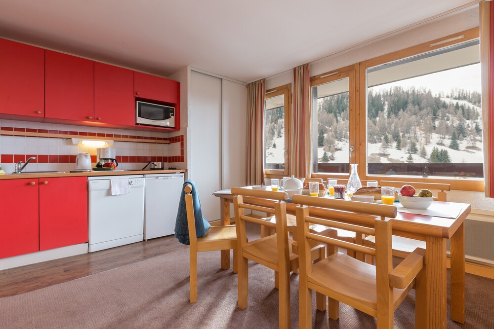 Standard Apartment, 2 Bedrooms (for 5/6 people) - Dining