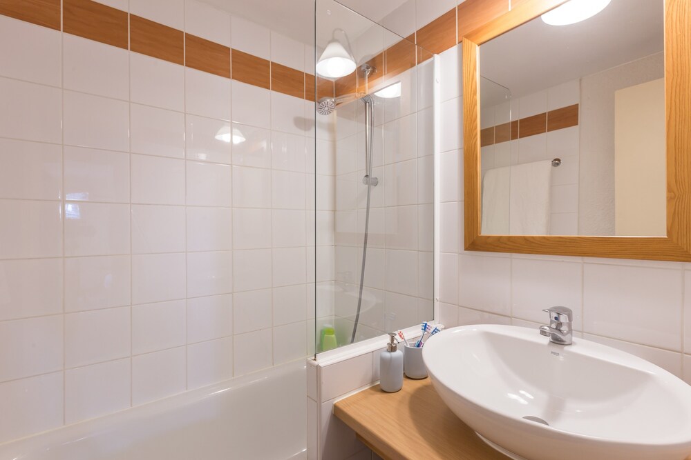 Standard 1 Bedroom Apartment for 4 people - Bathroom