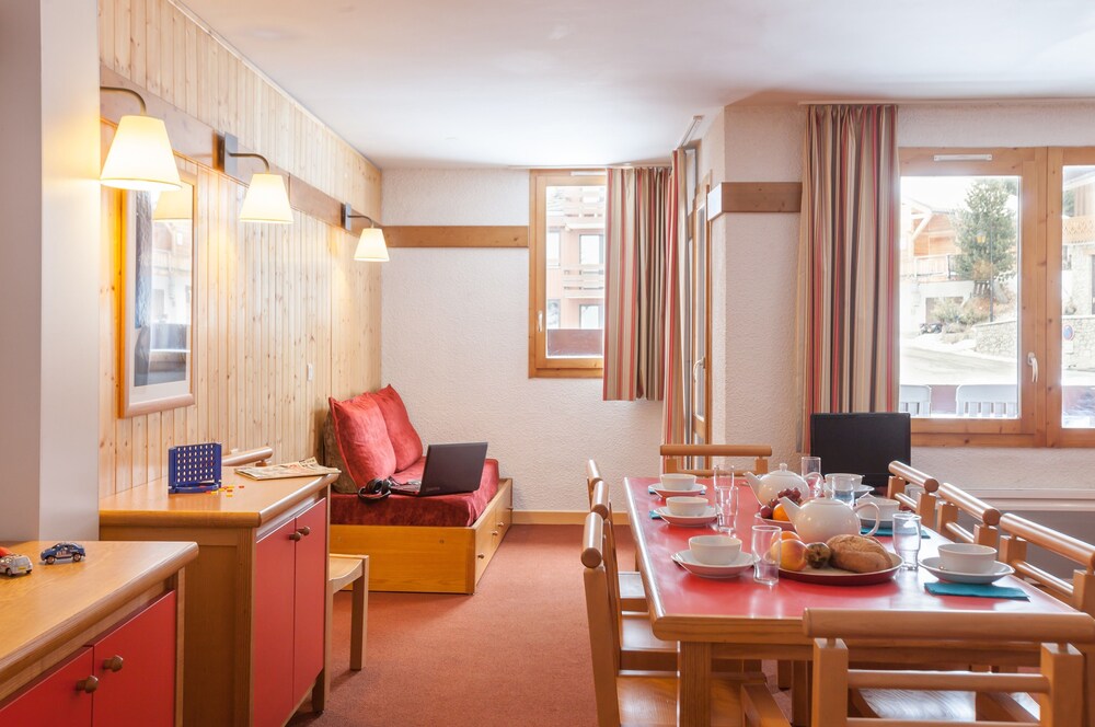 Standard 2 Bedrooms Apartment for 6/7 people - Living Area