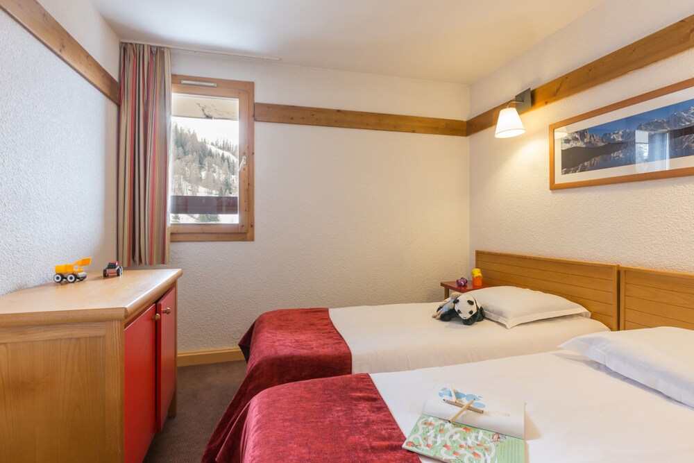 Standard Apartment, 2 Bedrooms (for 5/6 people) - Guestroom