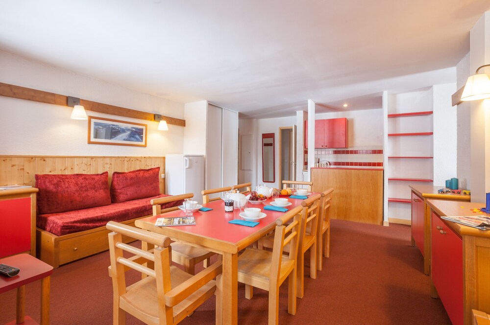 Standard 2 Bedrooms Apartment for 6/7 people - In-Room Dining