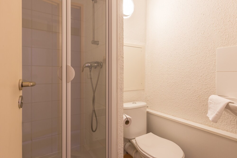 Standard Apartment, 2 Bedrooms (for 5/6 people) - Bathroom