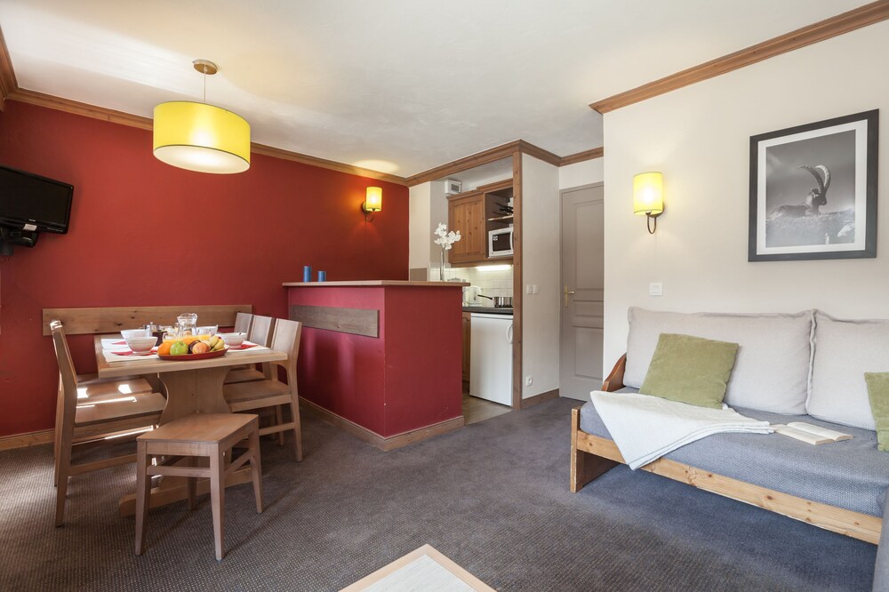 Standard Apartment, 2 Bedrooms - Living Room