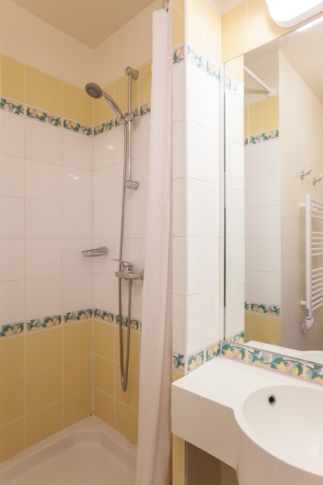 Salle de bain (Appartement Standard, 2/3 chambres, pour 8 personnes )