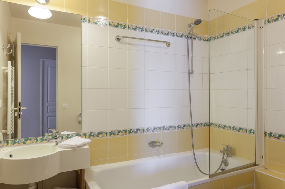 Salle de bain (Appartement Standard, 2/3 chambres, pour 8 personnes )