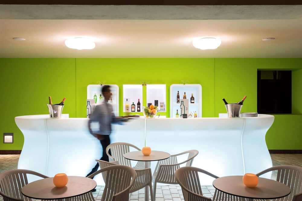 Hotel Bar