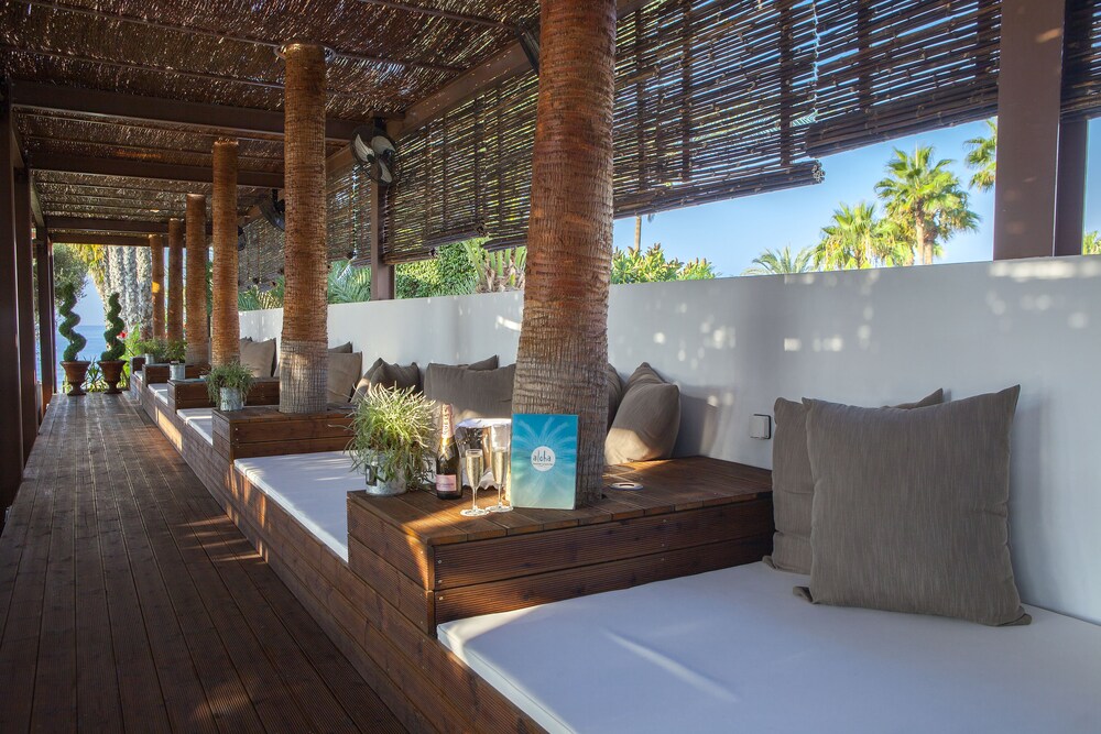 Poolside Bar