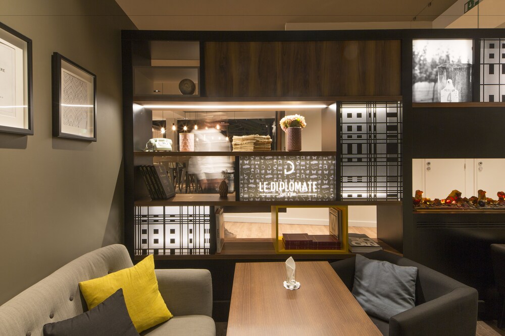 Hotel Lounge
