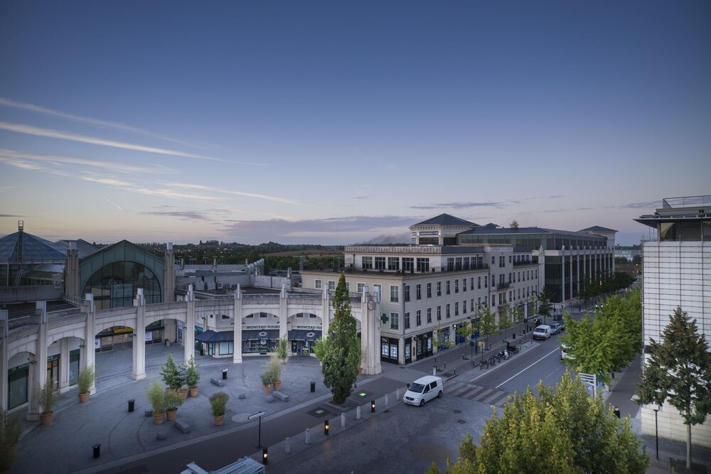 Shopping mall