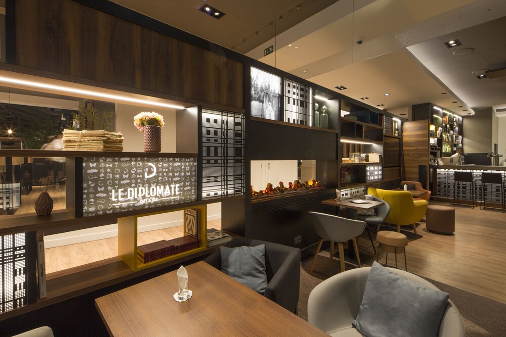 Hotel Lounge