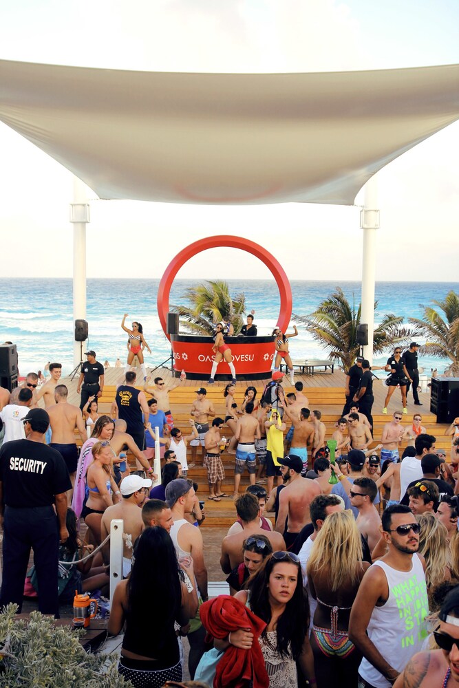Poolside Bar
