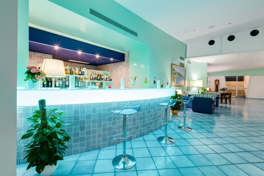 Hotel Bar
