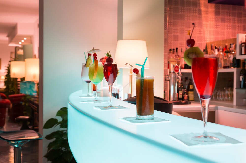 Hotel Bar