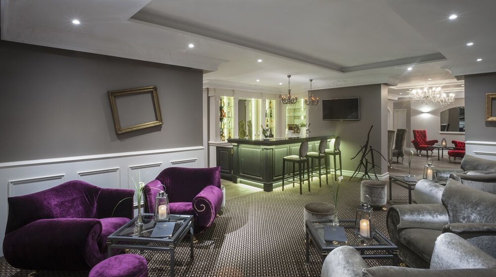 Hotel Bar