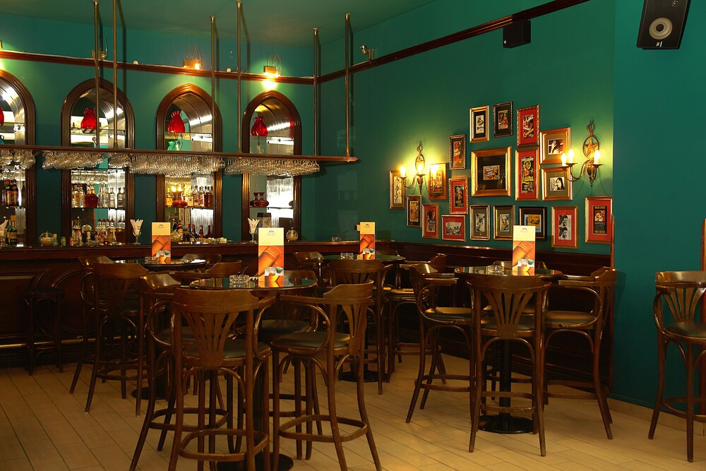 Hotel Bar