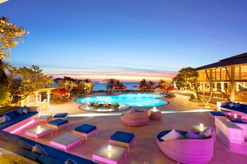 Poolside Bar