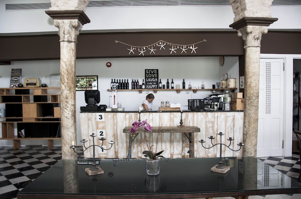 Hotel Bar