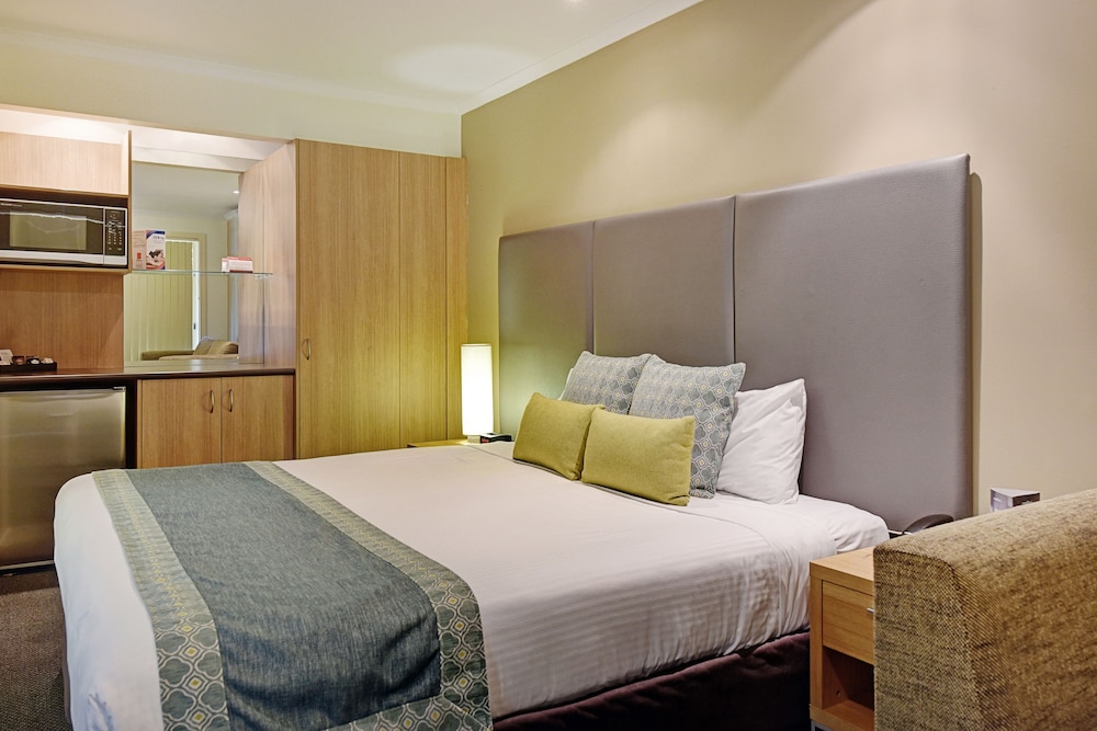 Standard Room, 1 King Bed - Guestroom