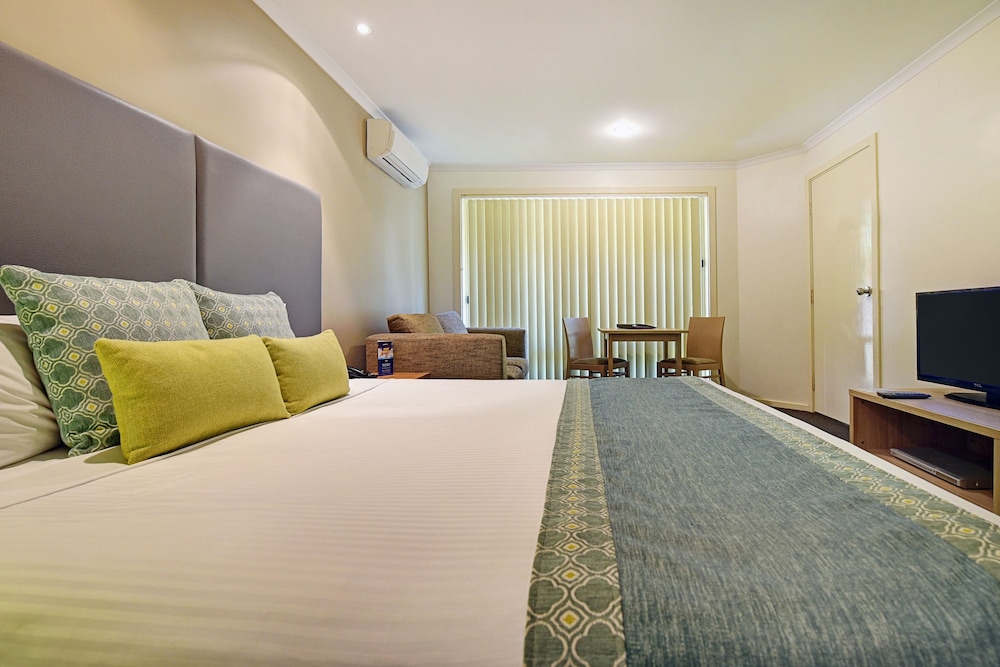 Standard Room, 1 King Bed - Guestroom