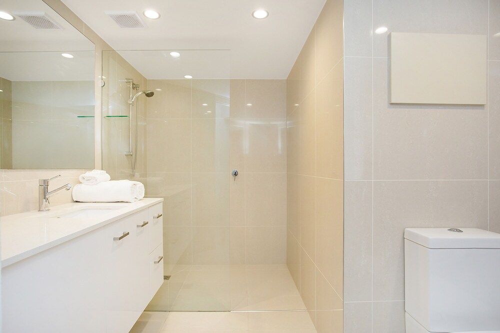 Deluxe Apartment, 2 Bedrooms - Bathroom