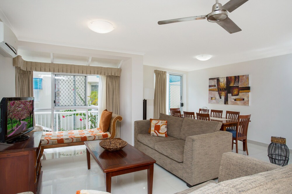 Deluxe Room, 3 Bedrooms - Living Area