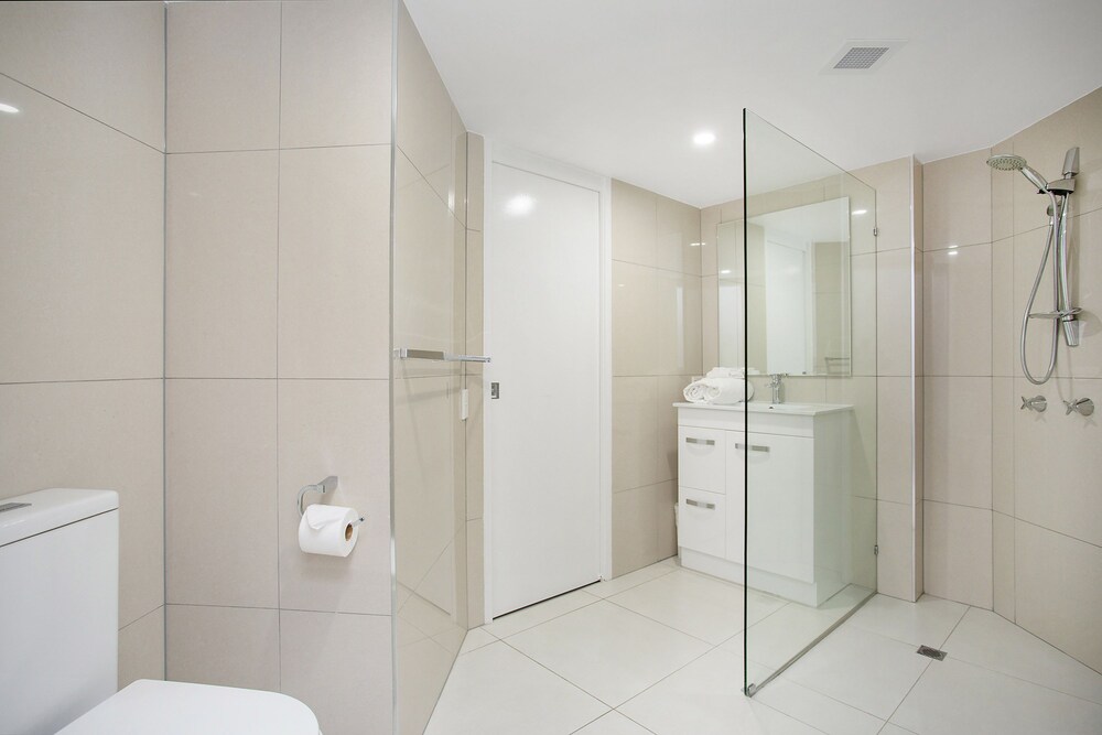 Deluxe Room, 3 Bedrooms - Bathroom