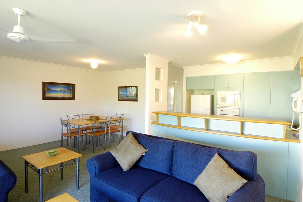 Apartment, 2 Bedrooms - Living Area