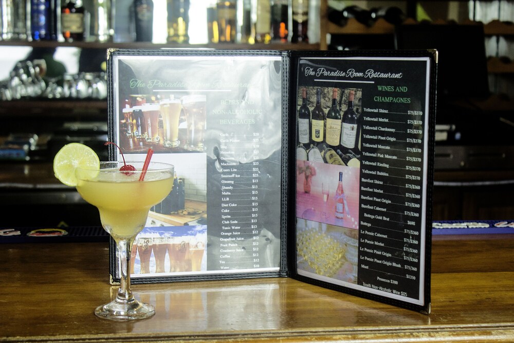 Hotel Bar