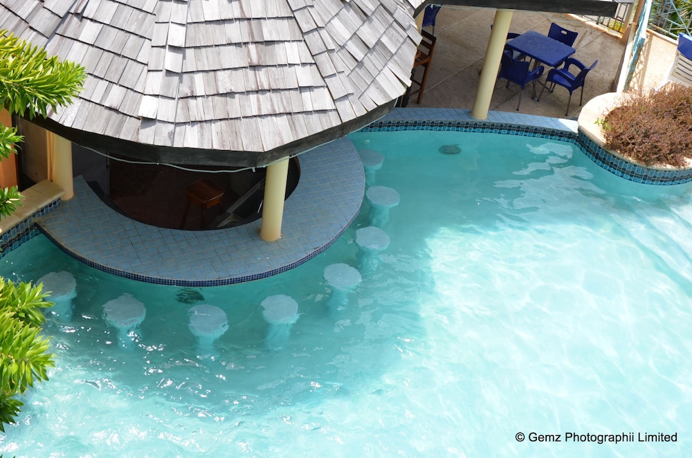 Poolside Bar