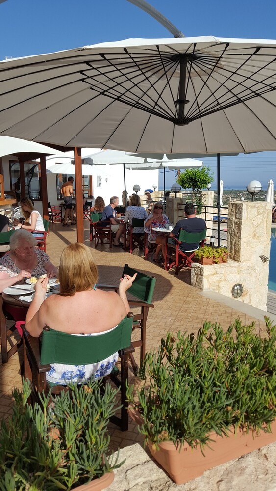 Poolside Bar