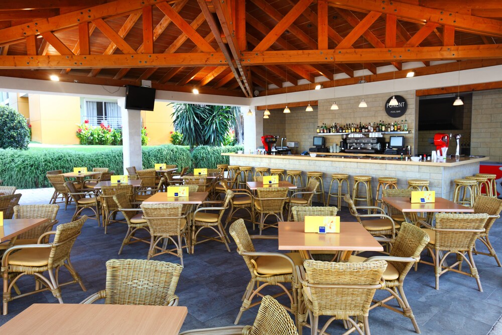 Poolside Bar