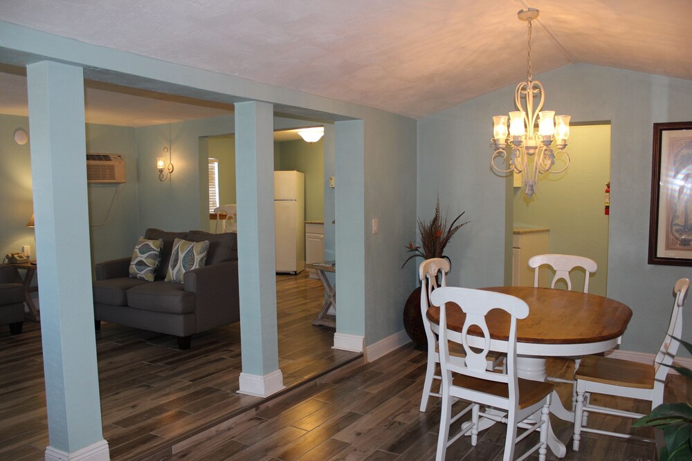 Apartment, 2 Bedrooms, Kitchen, Garden View - Living Area