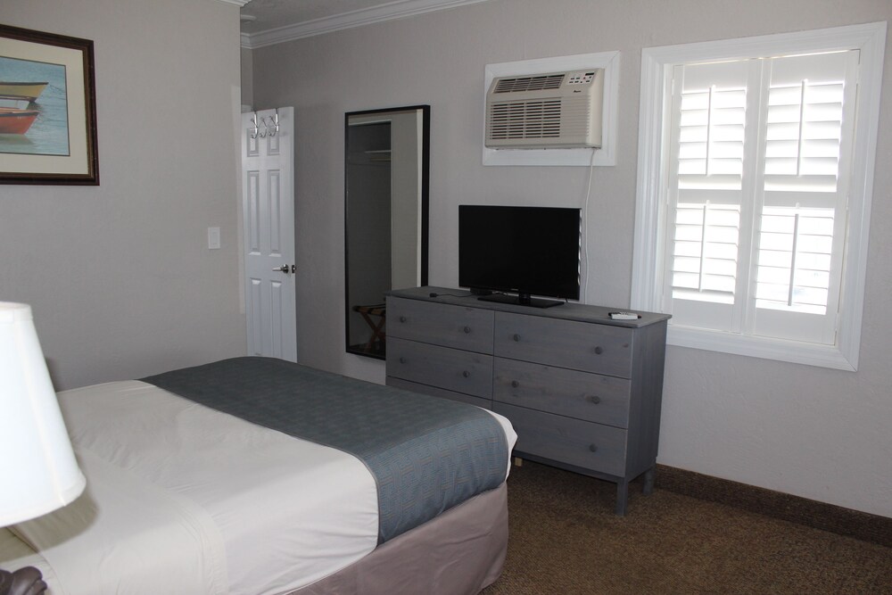 Suite, 2 Bedrooms, Kitchen, Oceanfront - Guestroom