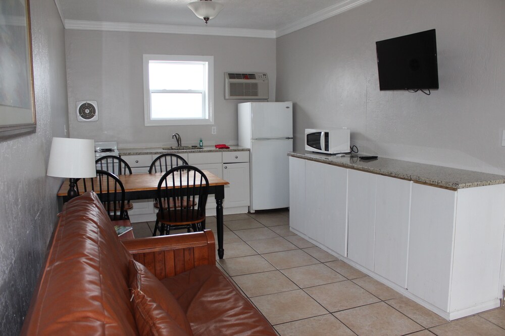 Deluxe Suite, 1 Bedroom, Kitchen - Living Area