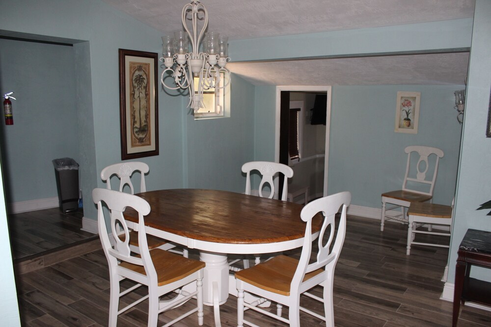 Apartment, 2 Bedrooms, Kitchen, Garden View - In-Room Dining