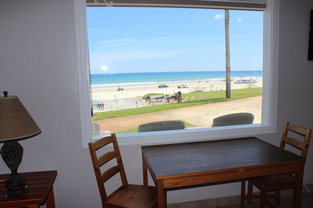 Suite, 2 Bedrooms, Kitchen, Oceanfront - Guestroom View