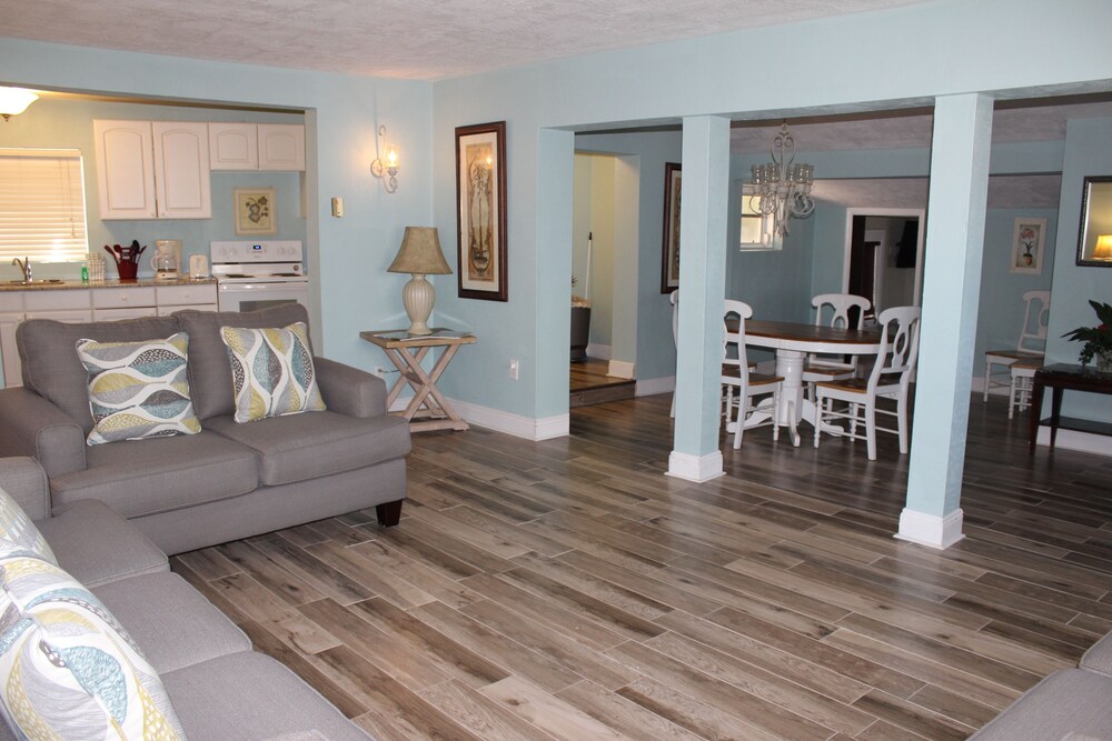 Apartment, 2 Bedrooms, Kitchen, Garden View - Living Area