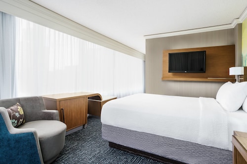 Courtyard by Marriott Chicago Magnificent Mile