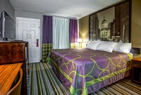 1 King Bed Room (Non-Smoking)