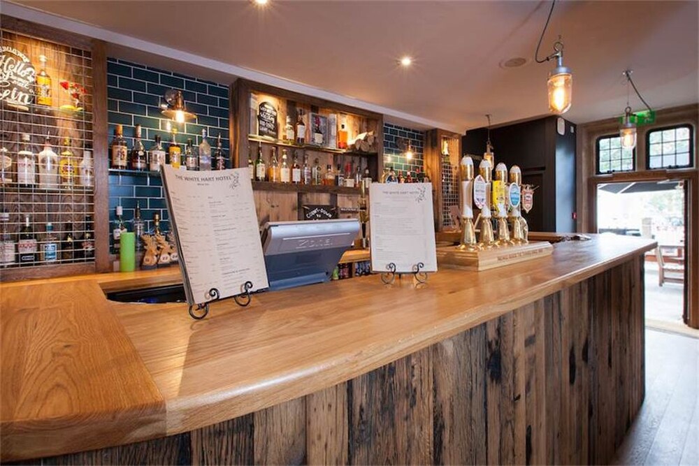 Hotel Bar