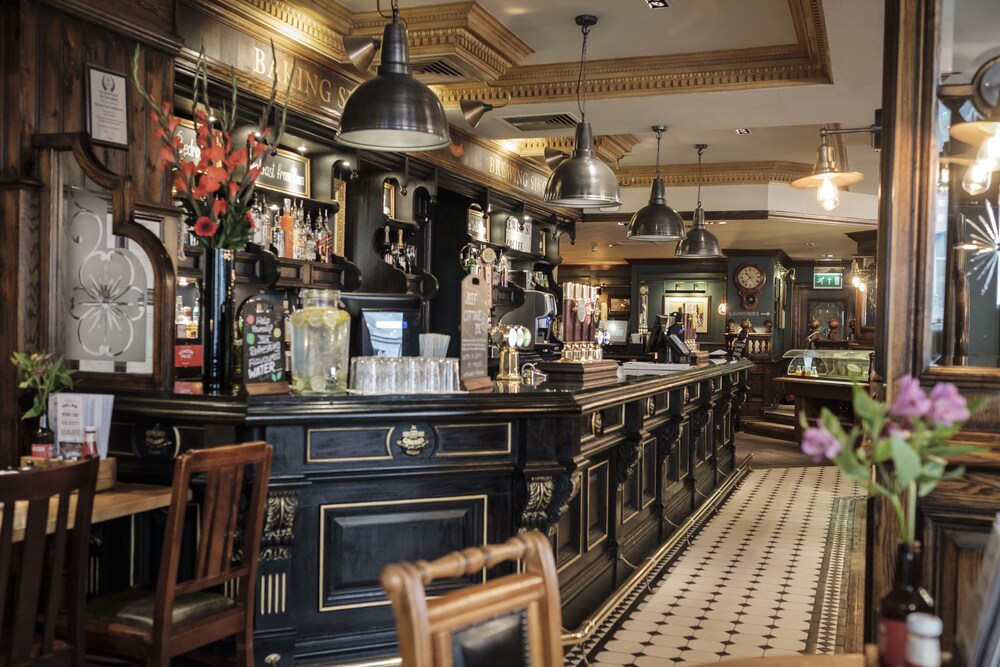 Hotel Bar