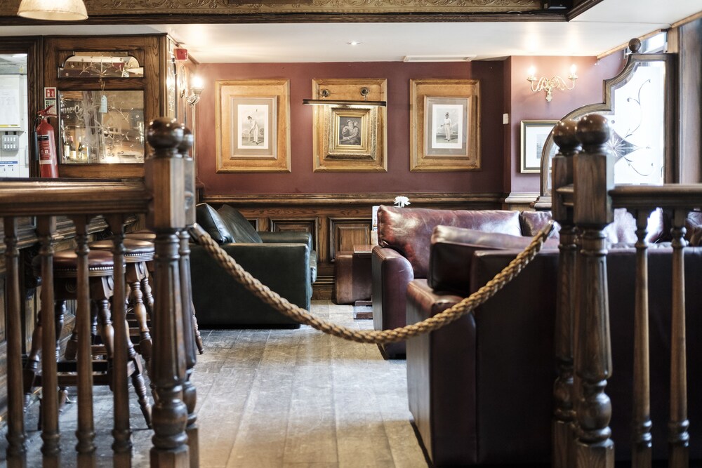 Hotel Bar