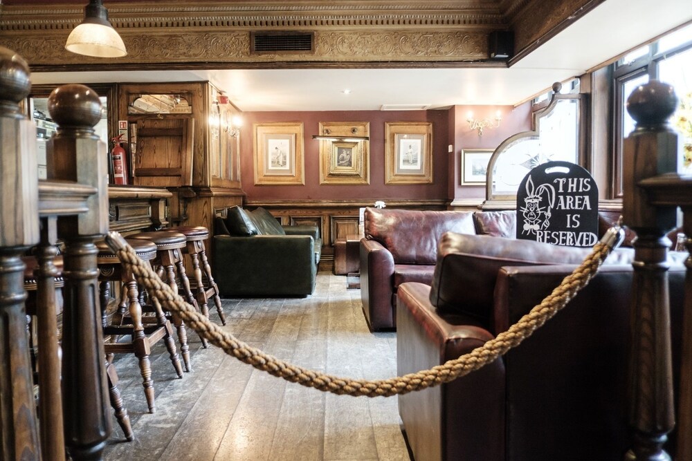 Hotel Bar