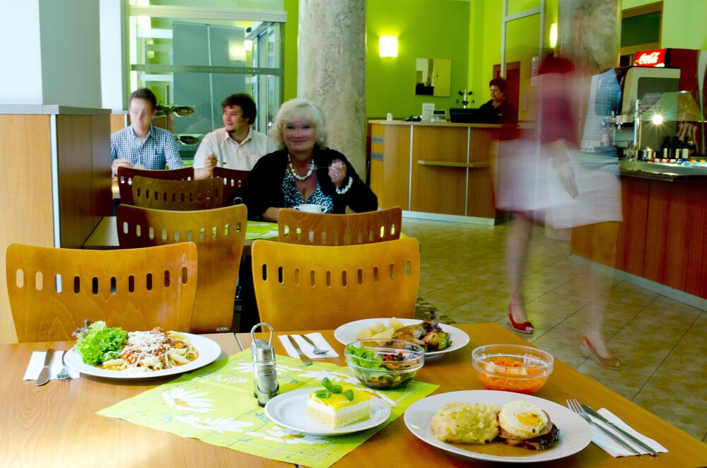 Food Court