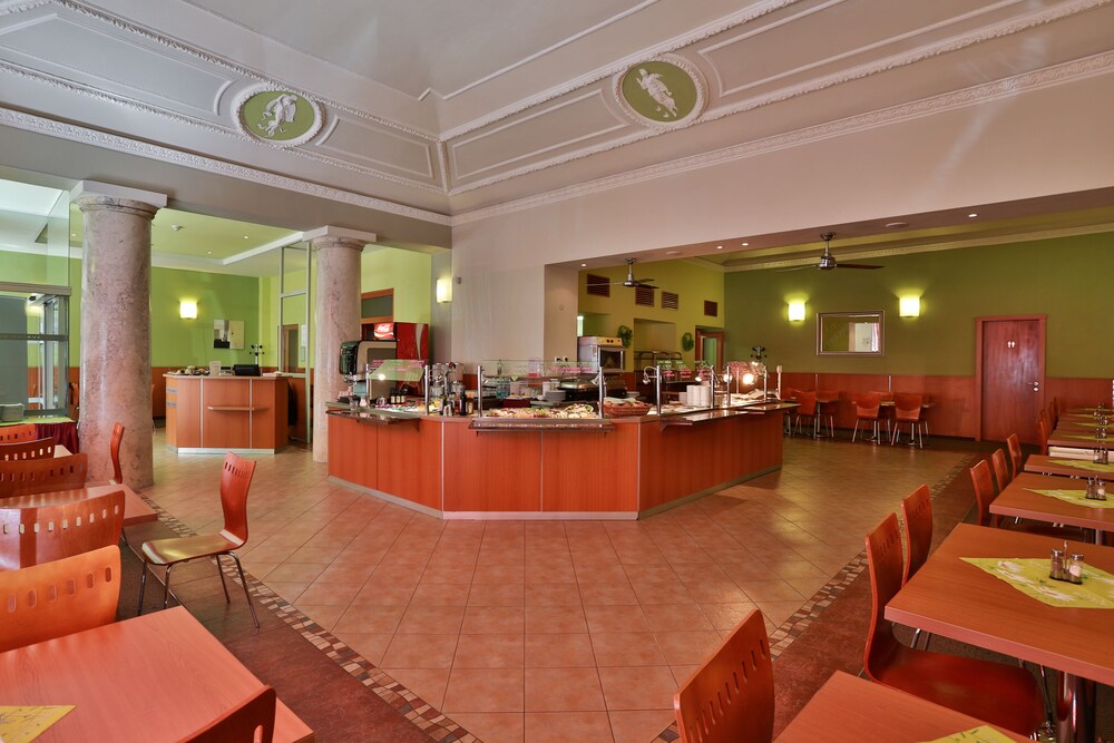 Food Court