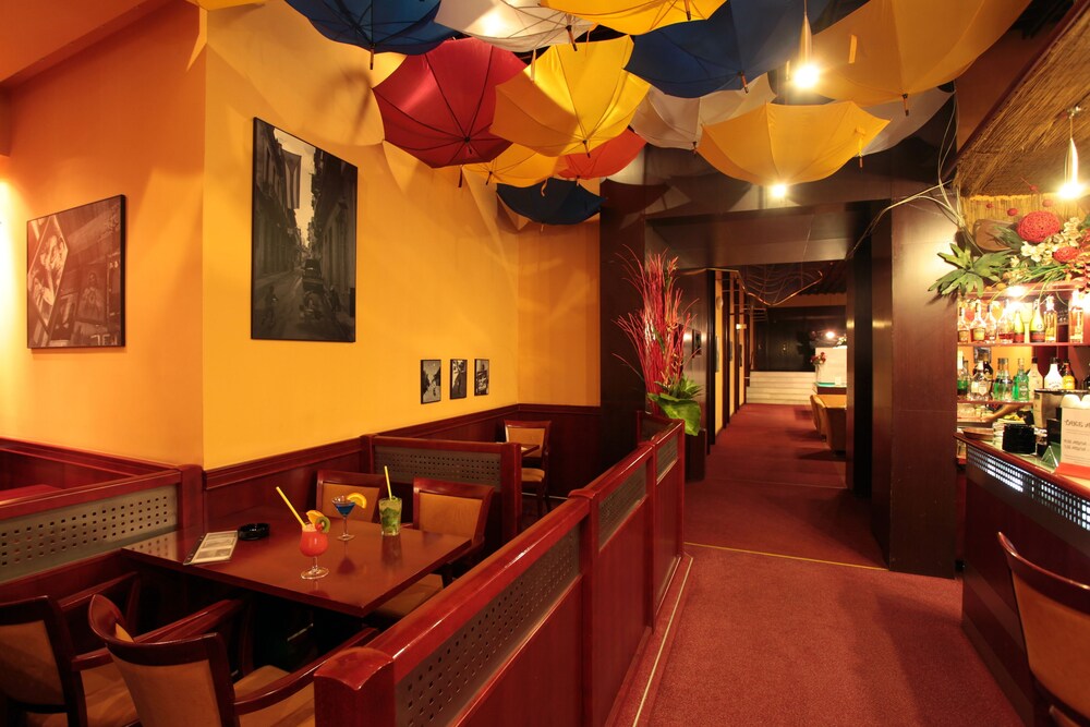 Hotel Bar